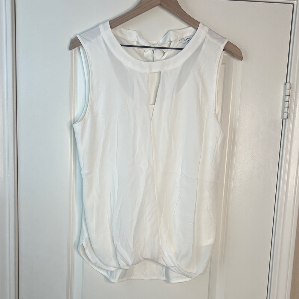 Chic White Sleeveless Blouse